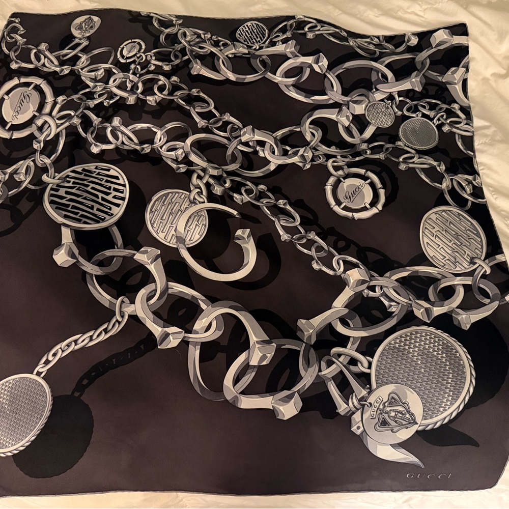 Gucci Dark Gray and Silver Chain Pattern Scarf - Picture 7 of 14